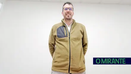 CarpinRoger executa trabalhos de carpintaria e faz mobiliário por medida