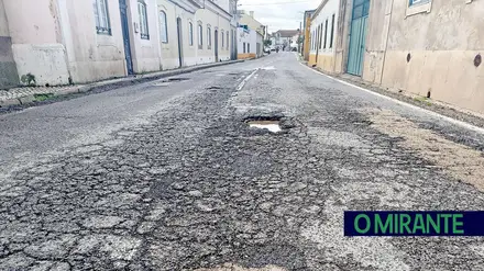 Estrada Nacional 118 continua a degradar-se no coração da Chamusca