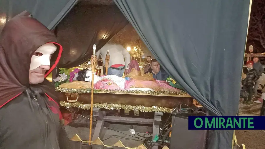 Alhandra voltou a enterrar o Entrudo com humor e ironia