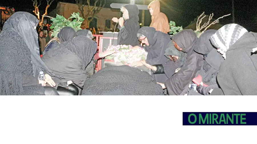 A tradição ainda é o que era no Enterro do Entrudo em Samora Correia