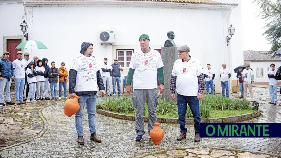 Nem o mau tempo travou o quartão: Chamusca saiu à rua para cumprir a tradição