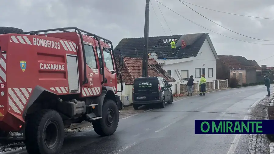 Emigrantes regressam a Casal dos Bernardos para reconstruir o que a tempestade levou