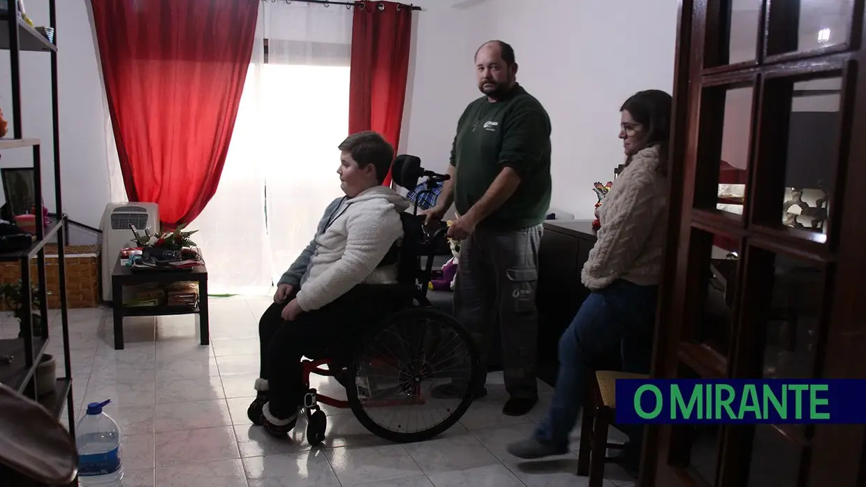 Dia das Doenças Raras: David deixou de andar por causa de doença genética e rara