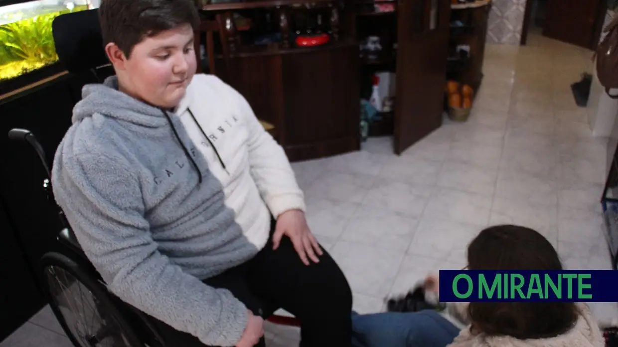 Dia das Doenças Raras: David deixou de andar por causa de doença genética e rara