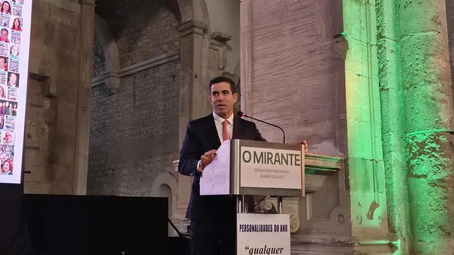 Leitão Amaro quer combater deserto noticioso e elogia papel de O MIRANTE