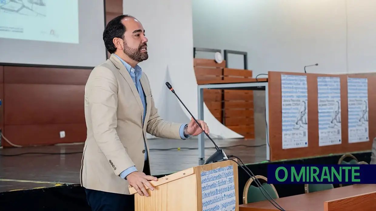 Parlamento dos Jovens em Santarém debateu literacia financeira e elegeu deputados