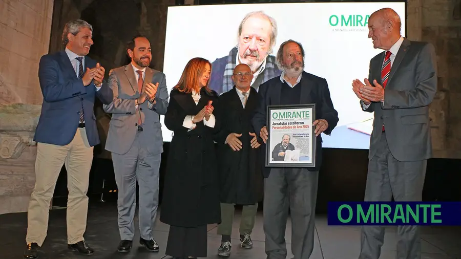 Pacheco Pereira recebe prémio Personalidade do Ano enaltecendo o valor da imprensa no combate à mentira