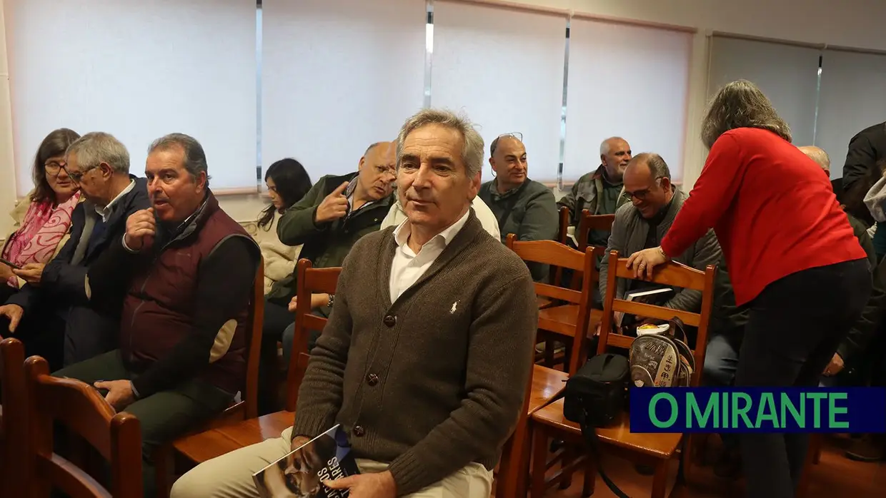 Gestor Carlos Tavares apresentou autobiografia na Póvoa de Santarém, freguesia onde tem casa
