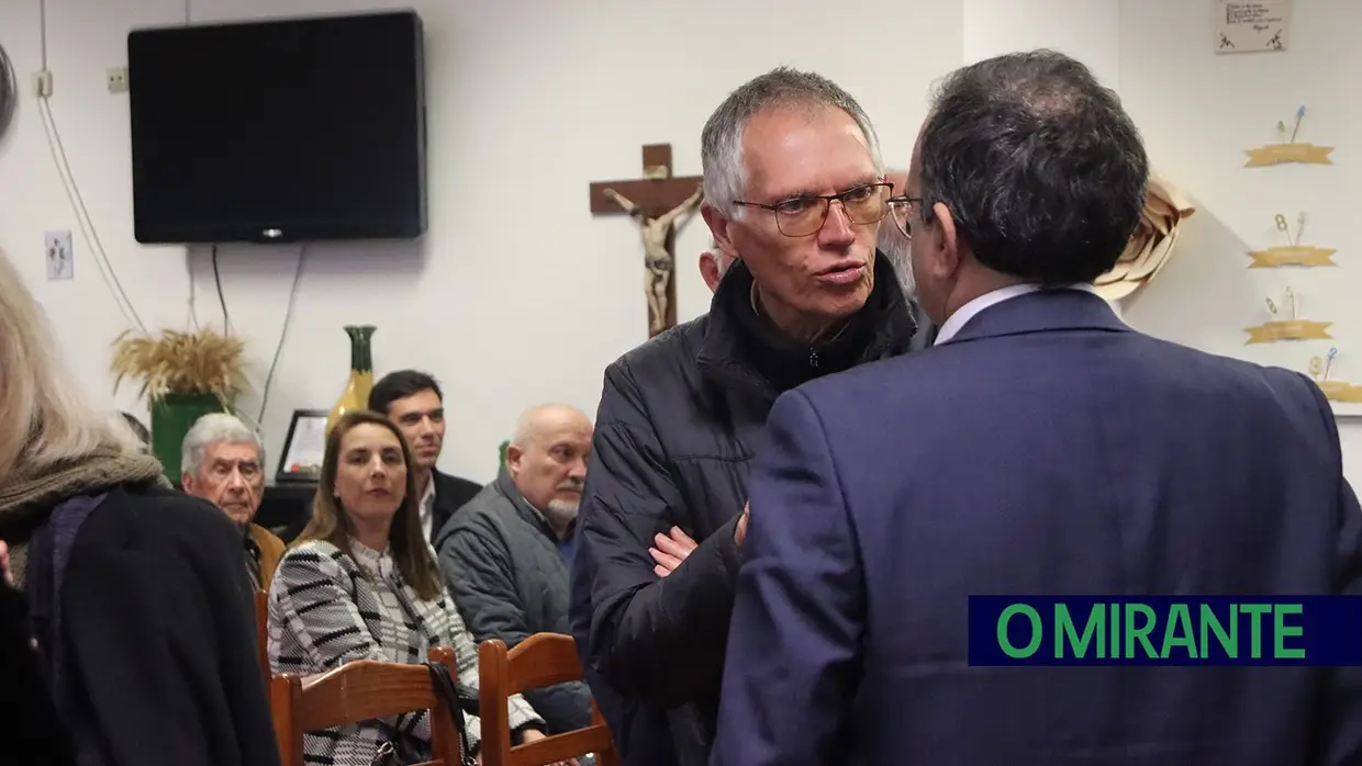 Gestor Carlos Tavares apresentou autobiografia na Póvoa de Santarém, freguesia onde tem casa