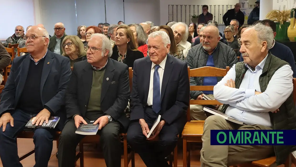 Gestor Carlos Tavares apresentou autobiografia na Póvoa de Santarém, freguesia onde tem casa