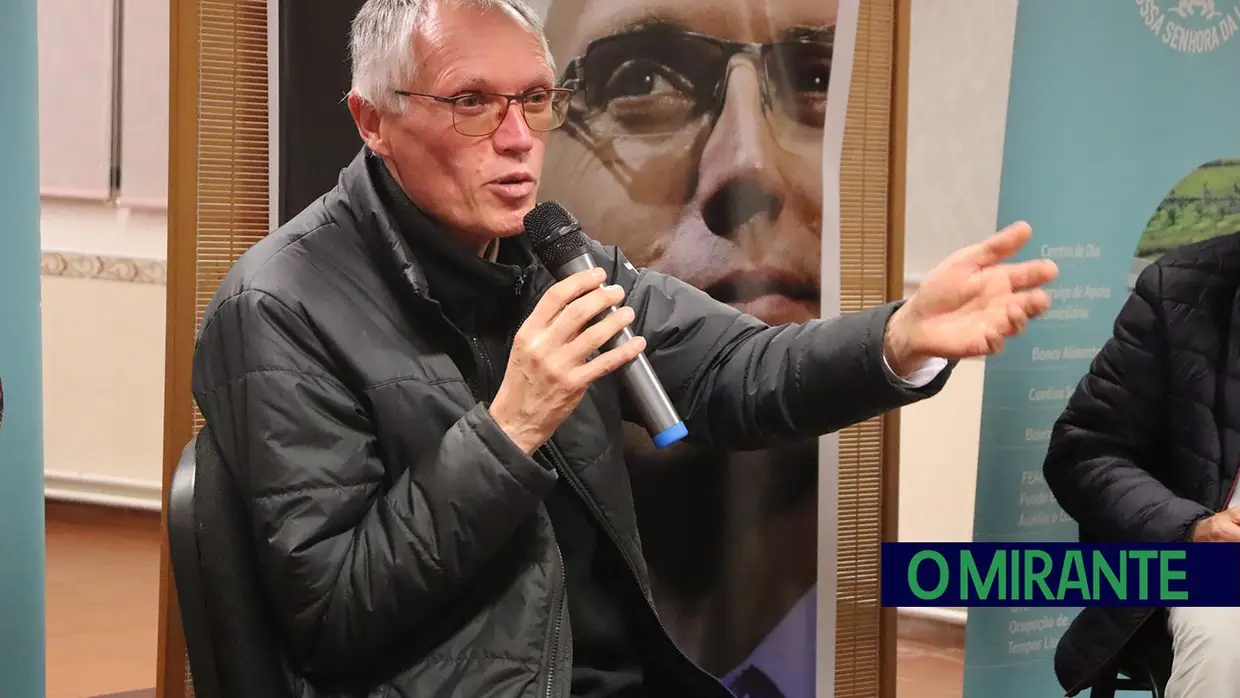 Gestor Carlos Tavares apresentou autobiografia na Póvoa de Santarém, freguesia onde tem casa