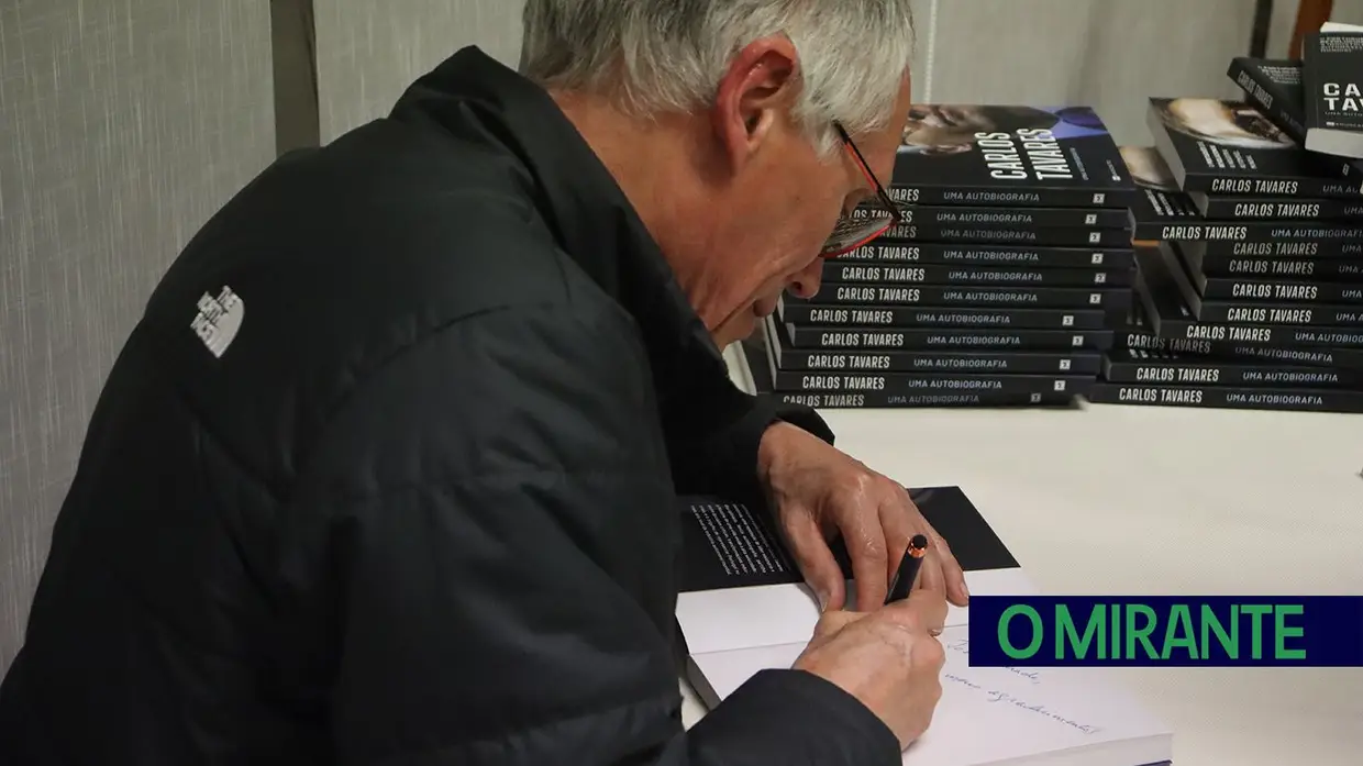 Gestor Carlos Tavares apresentou autobiografia na Póvoa de Santarém, freguesia onde tem casa