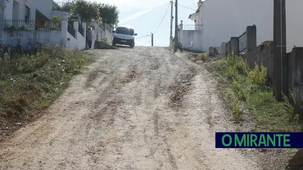 Ruas no Casal Garcia Mogo continuam a ser tormento para moradores