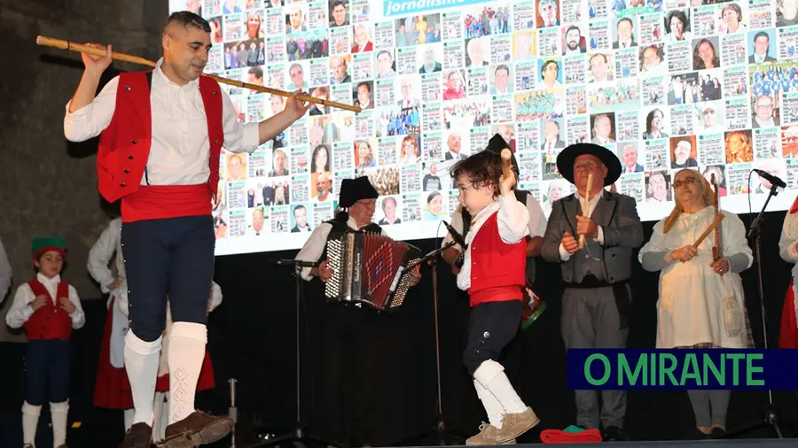 Pai e filho dão cartas no fandango do Rancho de Alpiarça