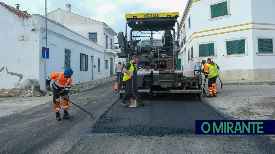 Obras de conservação de estradas em Pontével