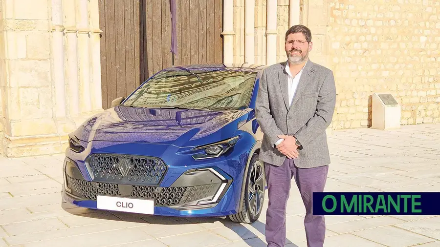 Renault Clio renova-se com rasgo estético e tecnológico