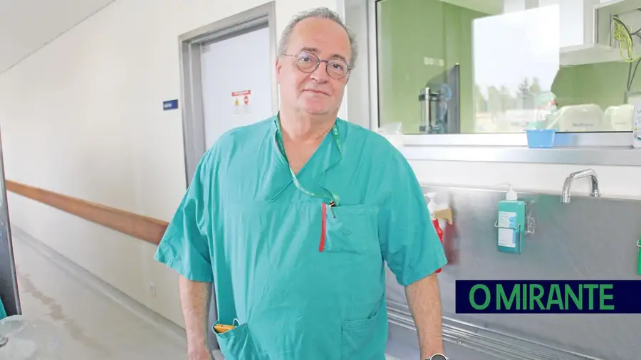 O robô cirurgião que chegou ao Médio Tejo e ganhou a confiança dos doentes