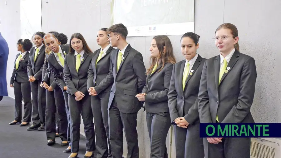 Escola de Hotelaria de Fátima entrega distintivos a alunos