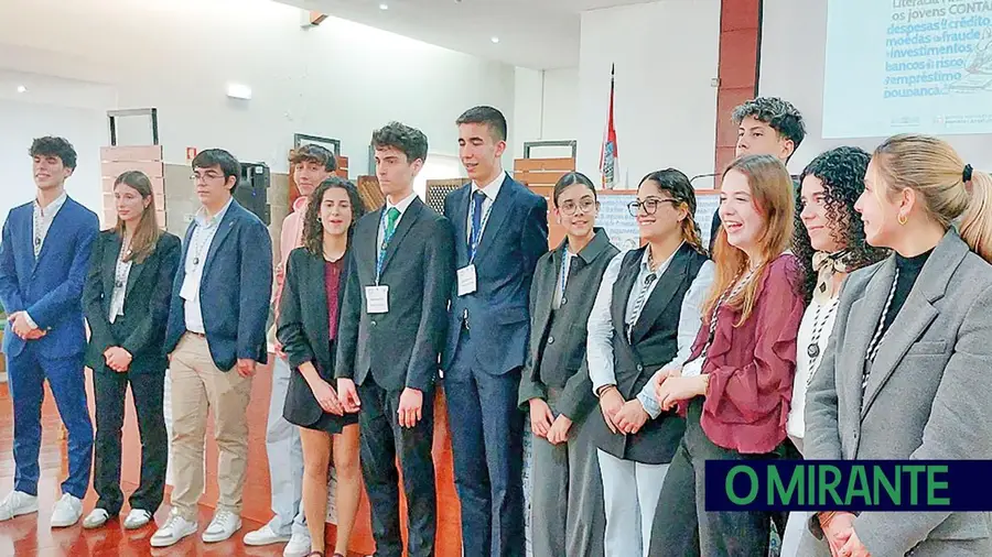 Parlamento dos Jovens em Santarém debateu literacia financeira e elegeu deputados