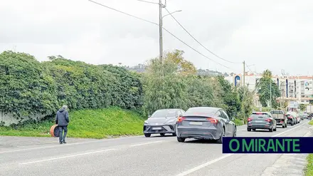 Falta de passeios entre Sobralinho e Alverca põe peões em perigo