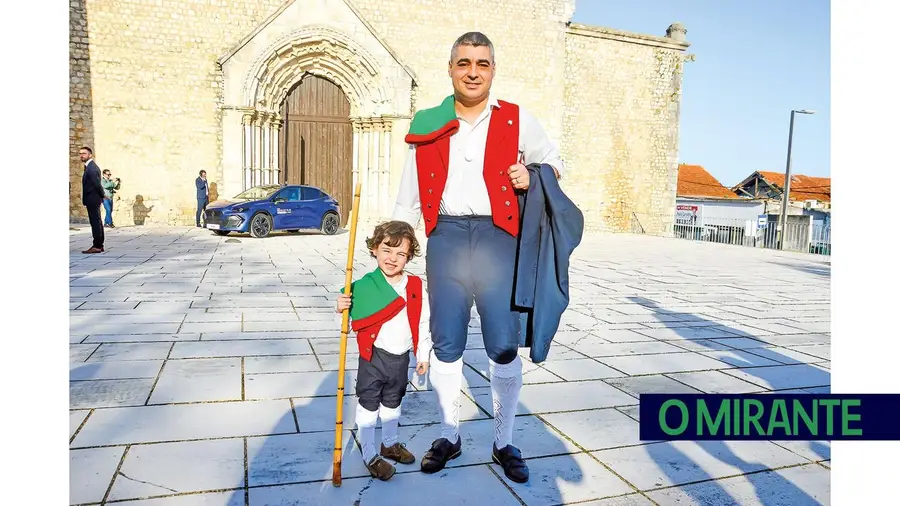 Pai e filho dão cartas no fandango do Rancho de Alpiarça