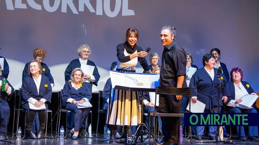 Alcorriol lançou cantigas tradicionais e documentário com sala cheia no Teatro Virgínia