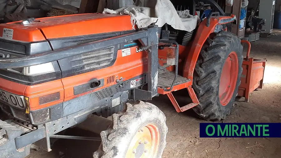 Furtam tractor agrícola na Cabeça Alta em Torres Novas