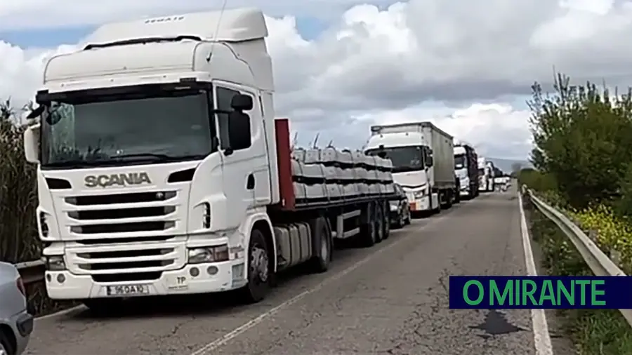 Filas na Ponte da Chamusca chegam hoje aos 50 minutos de espera