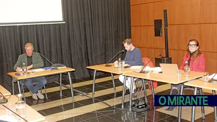 Não haverá temas mais importantes do que o tom das reuniões de Abrantes?