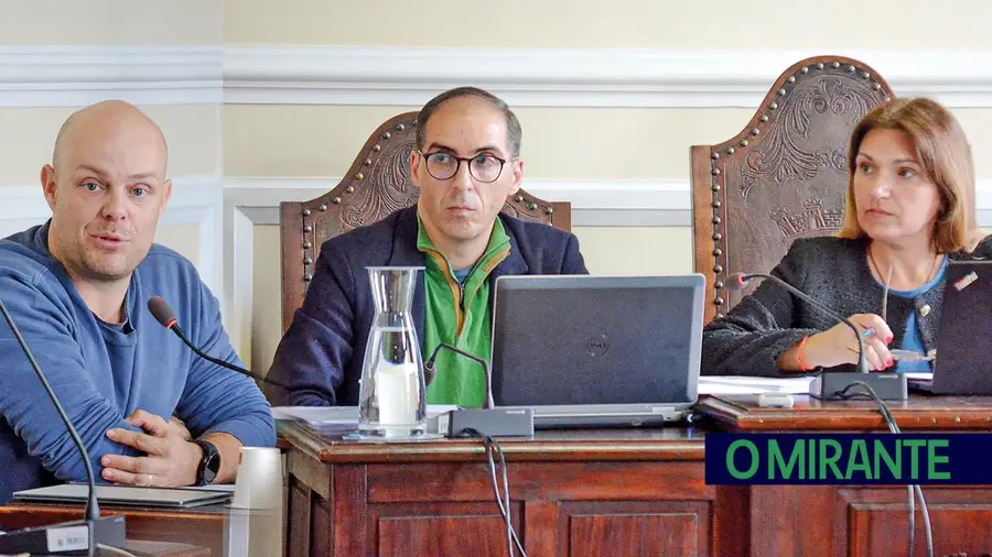 Namoro político em lume brando