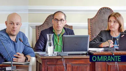 Namoro político em lume brando