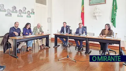 Quando a água baixa, sobe a maré política