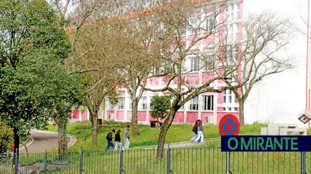 Edifício da Escola Maria Lamas com problemas estruturais volta a suscitar dúvidas