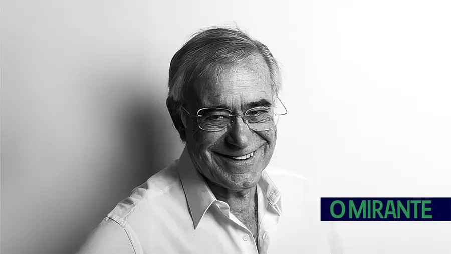 Mário Zambujal, escritor e voz maior do jornalismo, morreu aos 90 anos