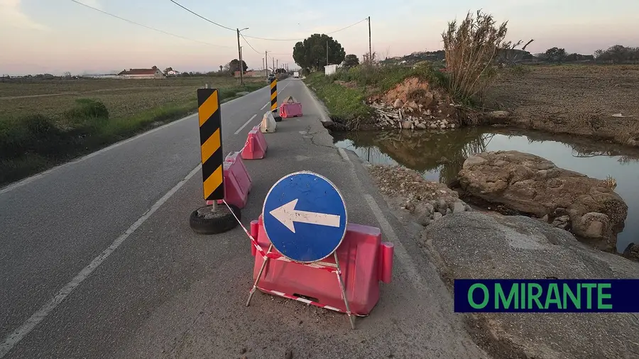 Estrada do Campo da Chamusca reabre ao trânsito mas circulação continua condicionada