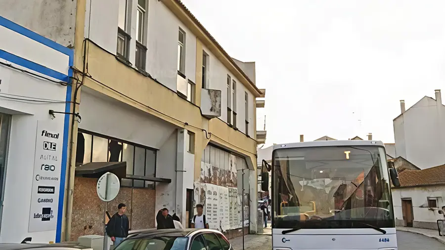 Câmara de Almeirim compra antiga gare da rodoviária para habitação e serviços