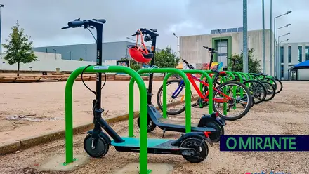 Cartaxo pedala para o futuro com escolas equipadas para bicicletas e trotinetes