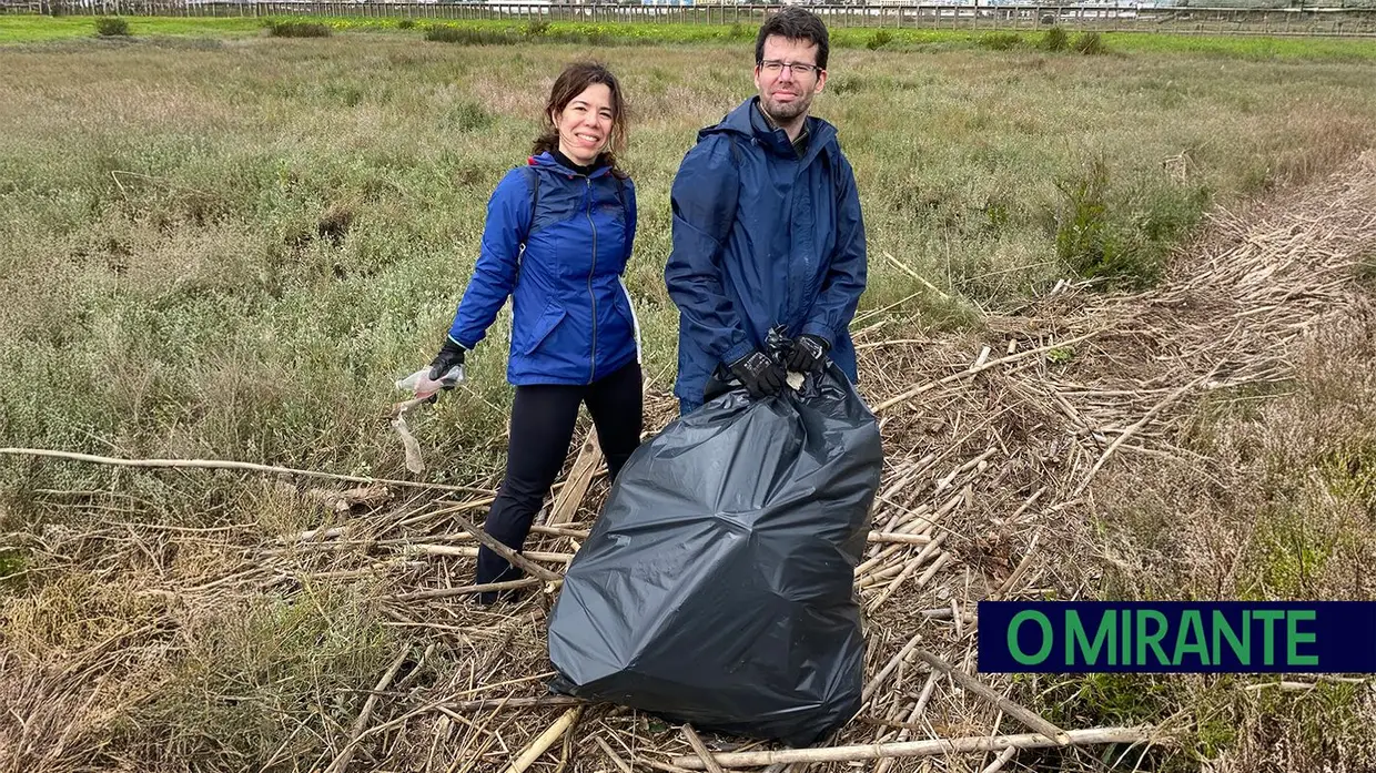 Voluntários limparam margens do Tejo na Póvoa de Santa Iria