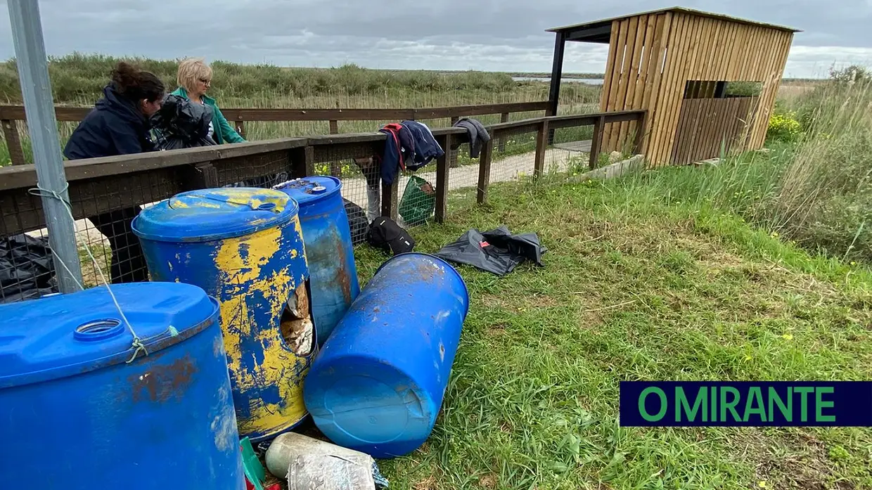 Voluntários limparam margens do Tejo na Póvoa de Santa Iria