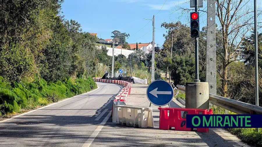 Obras na estrada Alhandra-Arruda vão demorar até ao verão