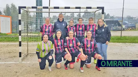 Azinhaga segura liderança e aperta corrida ao título na liga de futebol feminino