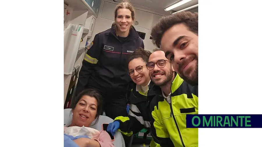 Bebé nasce em ambulância dos Bombeiros de Coruche a caminho de Évora
