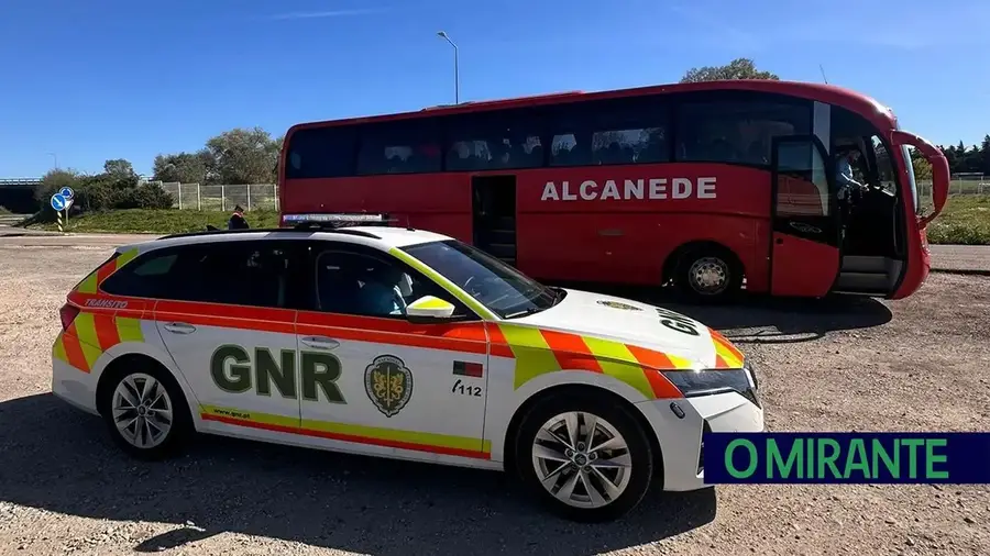 Excursão com 55 idosos travada pela GNR em Santarém por transporte ilegal