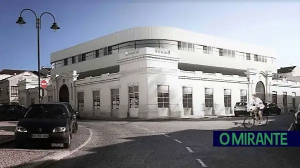 Câmara de Almeirim não vai fazer projecto "megalómano" do mercado do anterior executivo