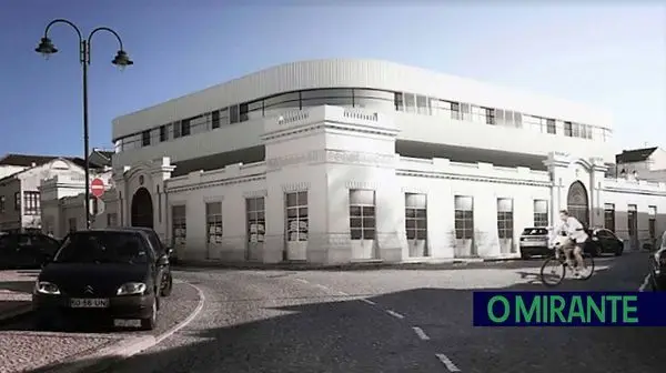 Câmara de Almeirim não vai fazer projecto "megalómano" do mercado do anterior executivo