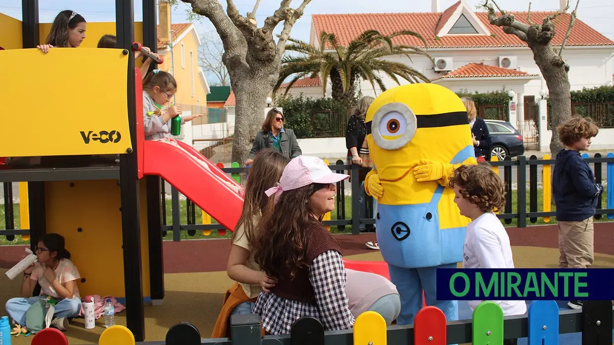 Novo parque infantil devolve alegria às crianças de Vila Chã de Ourique