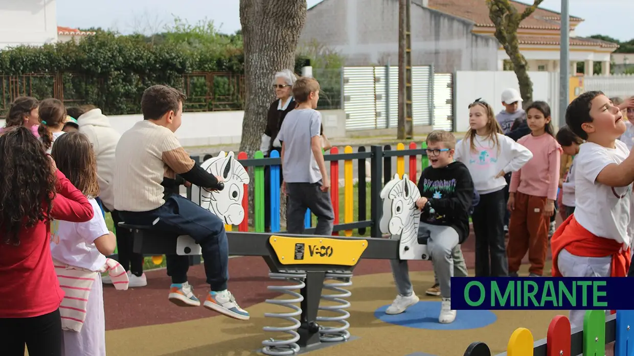 Novo parque infantil devolve alegria às crianças de Vila Chã de Ourique