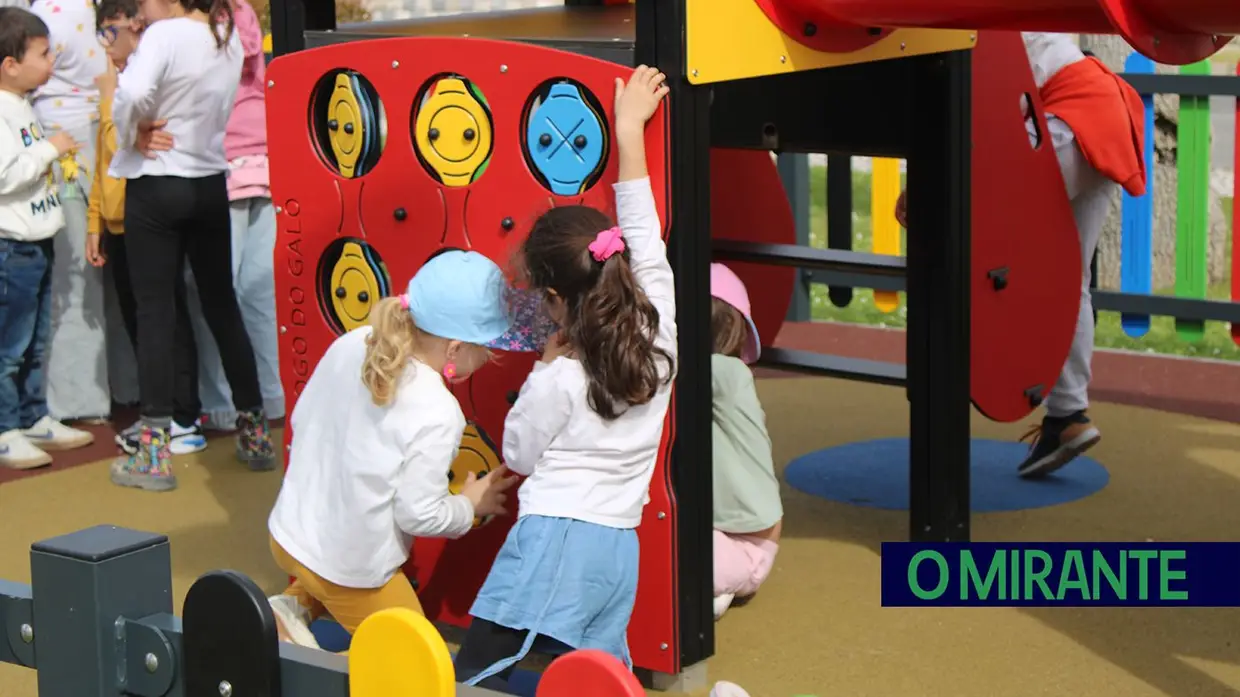 Novo parque infantil devolve alegria às crianças de Vila Chã de Ourique
