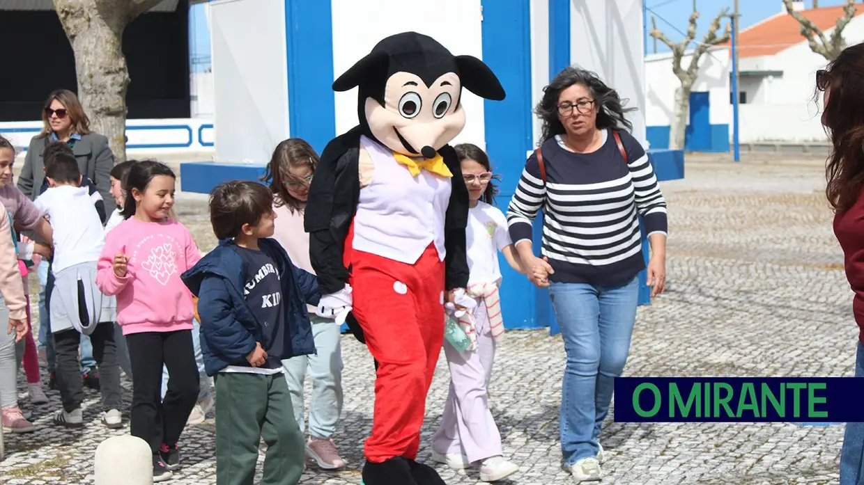 Novo parque infantil devolve alegria às crianças de Vila Chã de Ourique