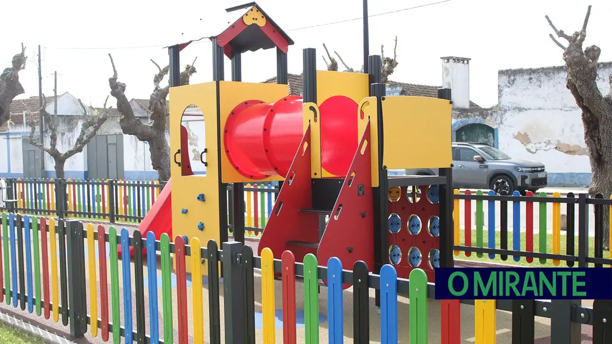 Novo parque infantil devolve alegria às crianças de Vila Chã de Ourique
